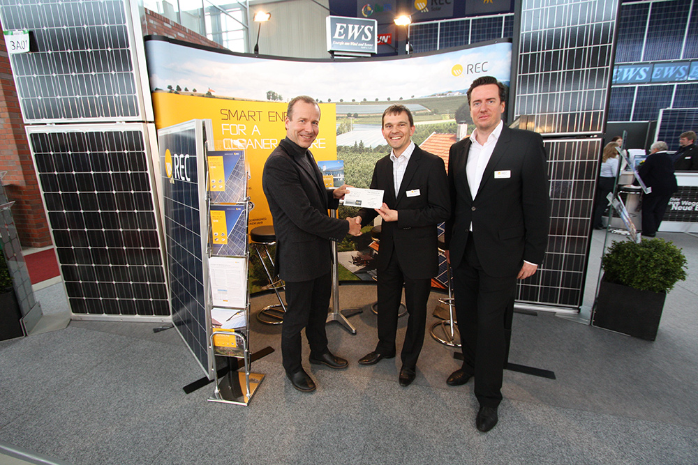 REC Platinum Partner_&Uuml;bergabe_2014